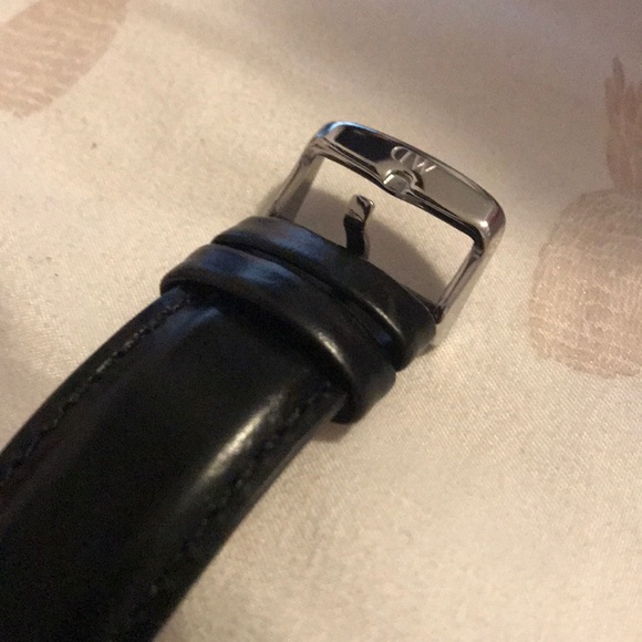 Authentic Daniel Wellington Watch - Picture 6 of 7